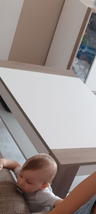 Komoda biała z szufladami