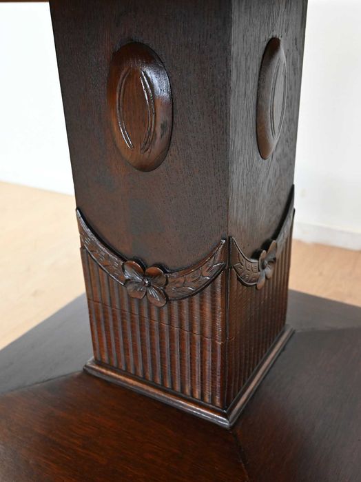 okrągły stolik na jednej nodze 101401