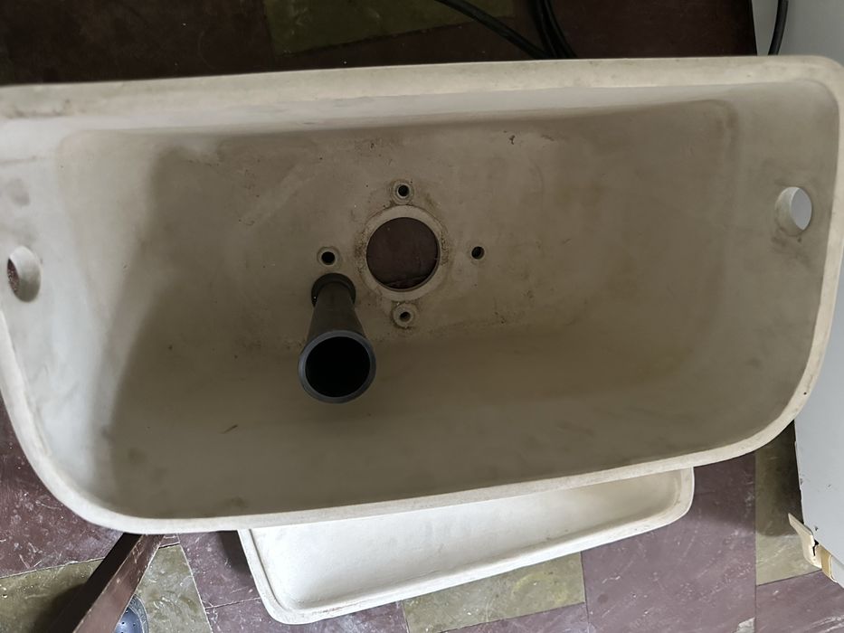 Бачек на унетаз старого образца