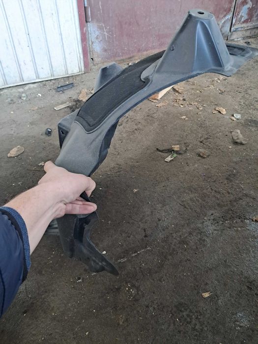 Половинка підкрильники Tesla y 23