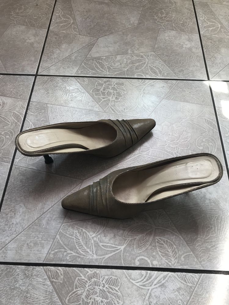 Женские кожаные туфли р. 39  Arrado