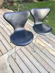 Fritz Hansen Arne Jacobsen 2 krzesła 7 skóra muuto vitra hay gubi