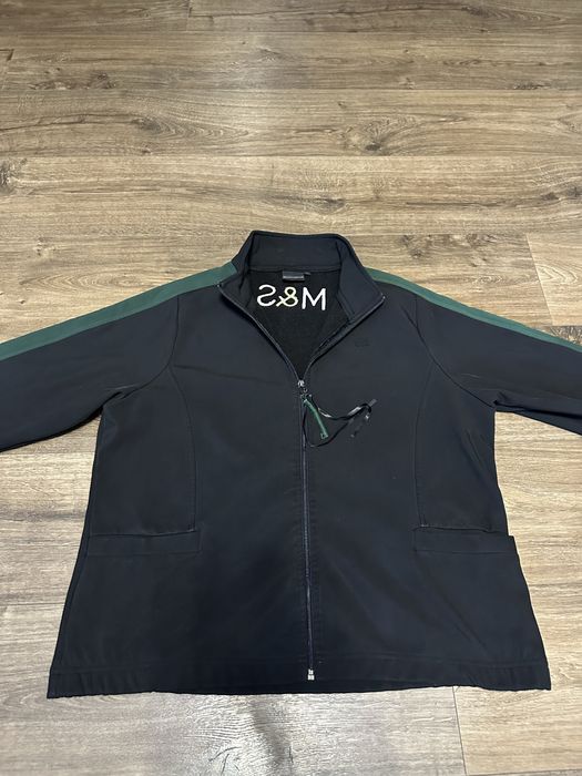 Чоловіча софтшелл куртка M&S чорного кольору з зеленими вставками