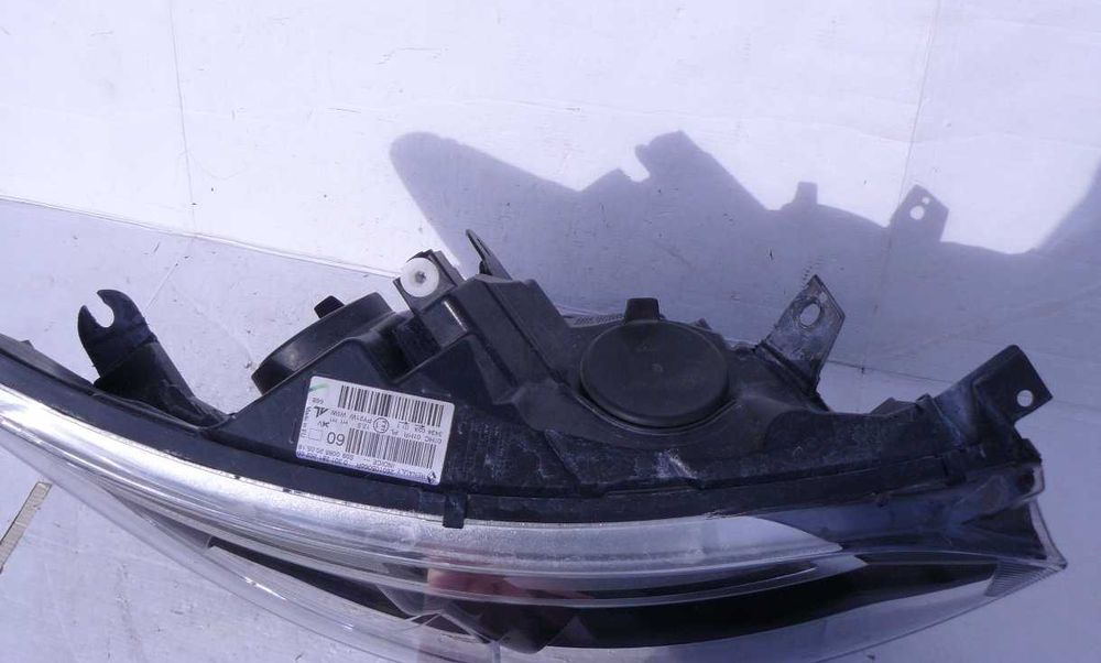 RENAULT CAPTUR I Lampa przednia prawa Czarna