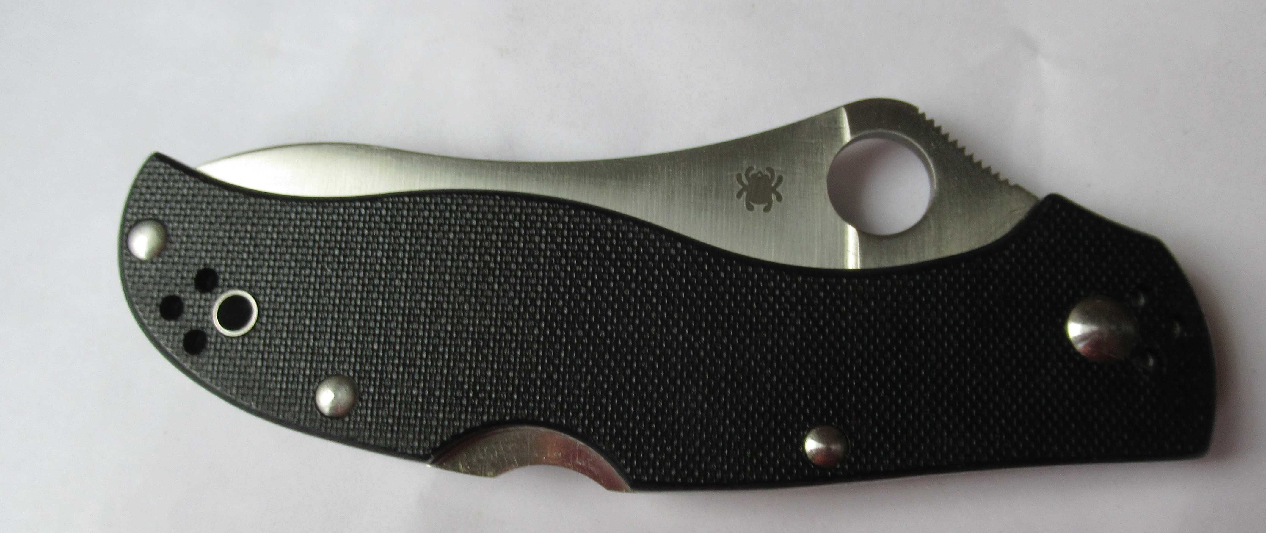 nóż folder  spyderco czarny