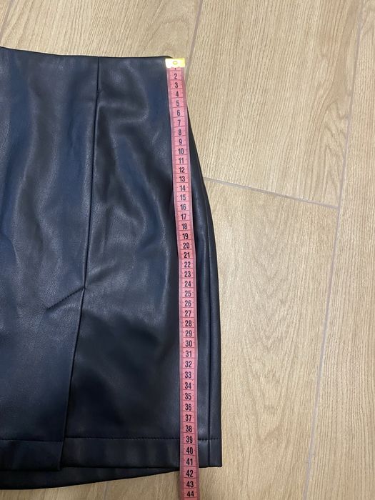 Спідниця з еко-шкіри на замку, розмір хс-с