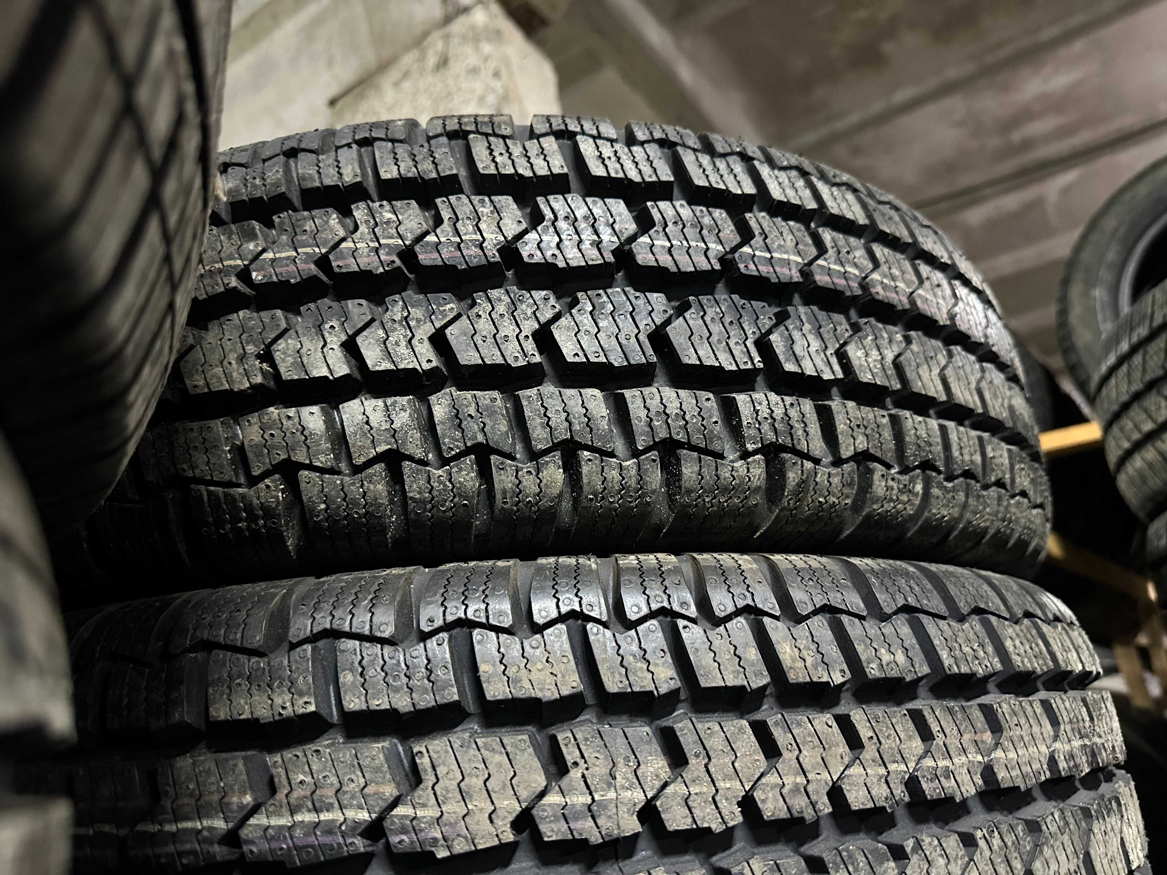 Як нові 205/75R16C Continental VancoFourSeason2 2ШТ 4ШТ