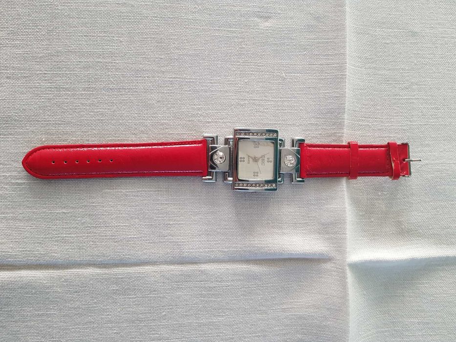 Zegarek damski nareczny YISHI Quartz z czerwonym paskiem nowa bateria