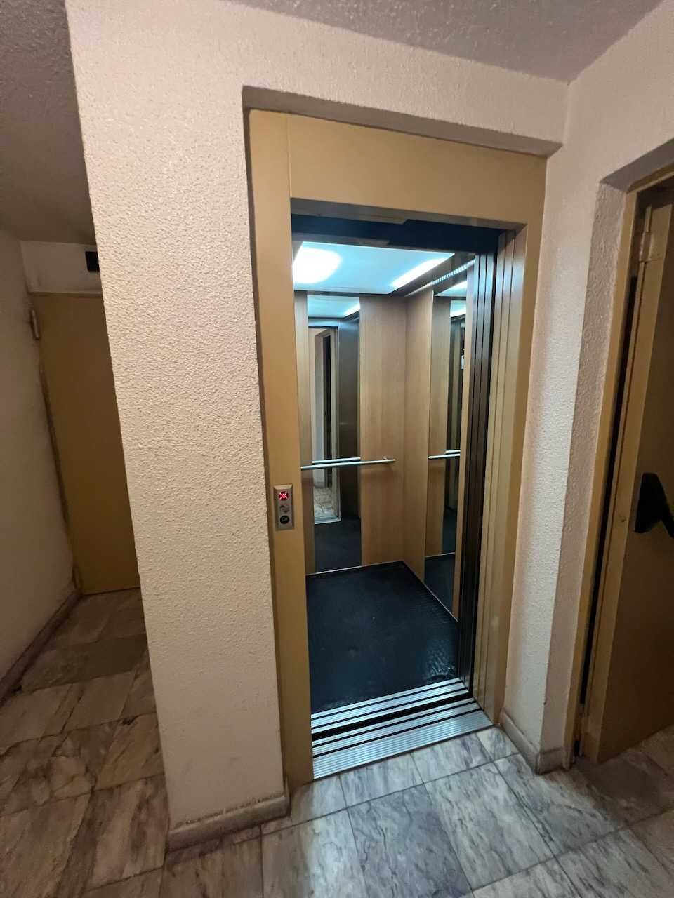 Garagem fechada em Camarate, Rua Alameda Dr. Francisco Sá Carneiro, 24