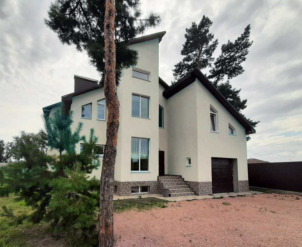 Сучасний котедж 360 м. кв біля лісу до 20 осіб