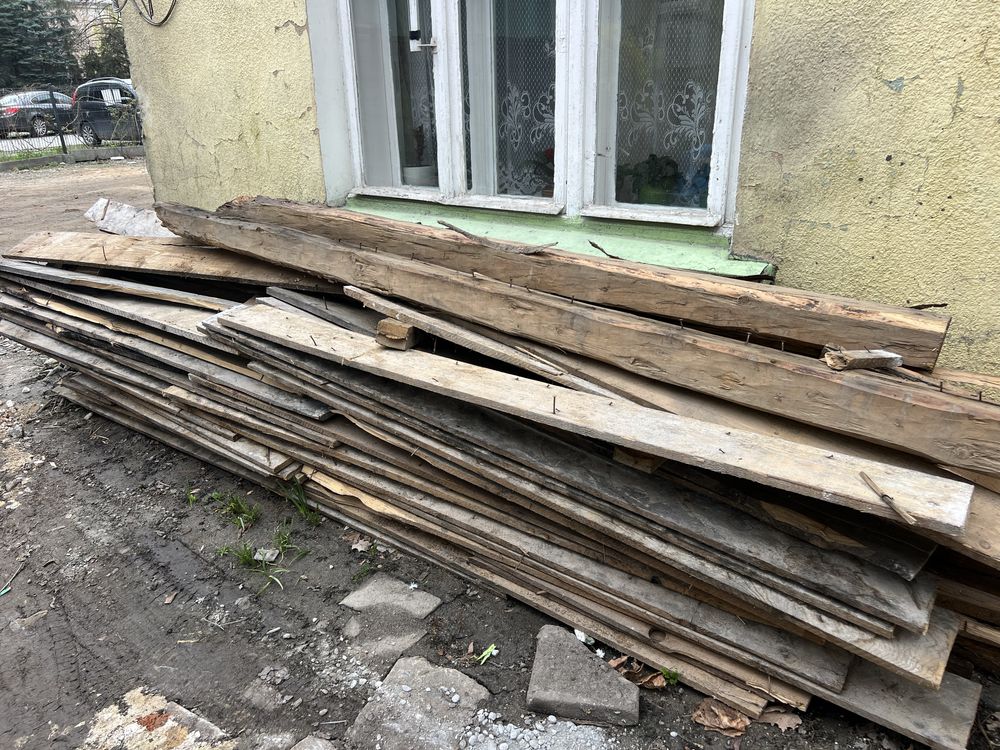 Sprzedam deski i krokwie z dachu starej kamienicy