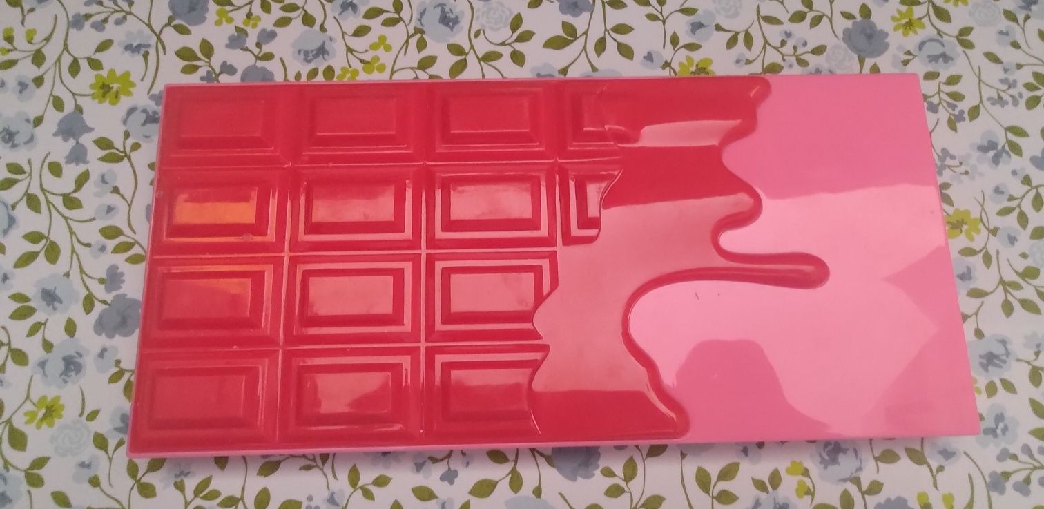Revolution chocolate cherry paleta cieni używana