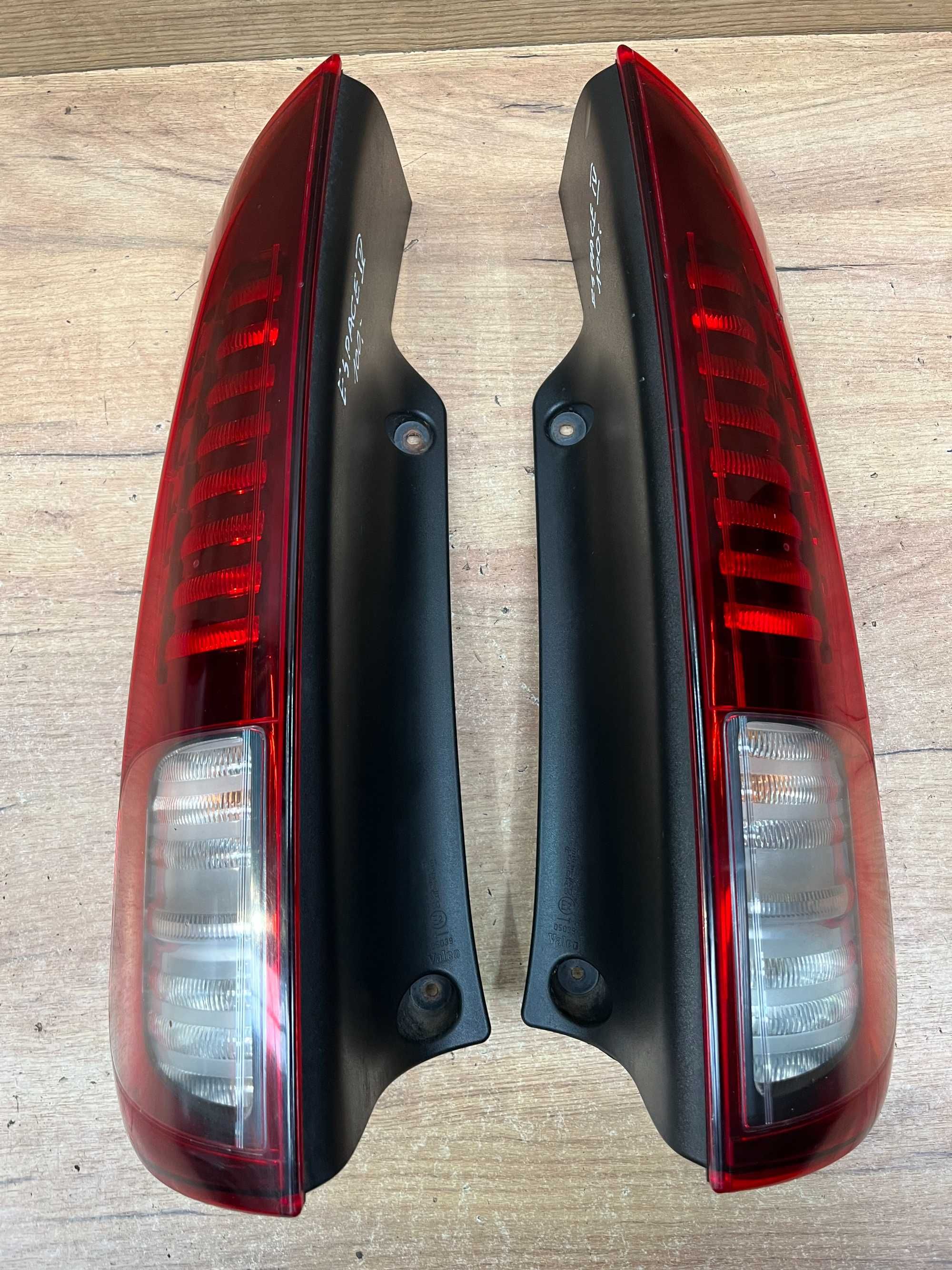 Lampa/reflektor tylny lewy prawy Renault Espace IV