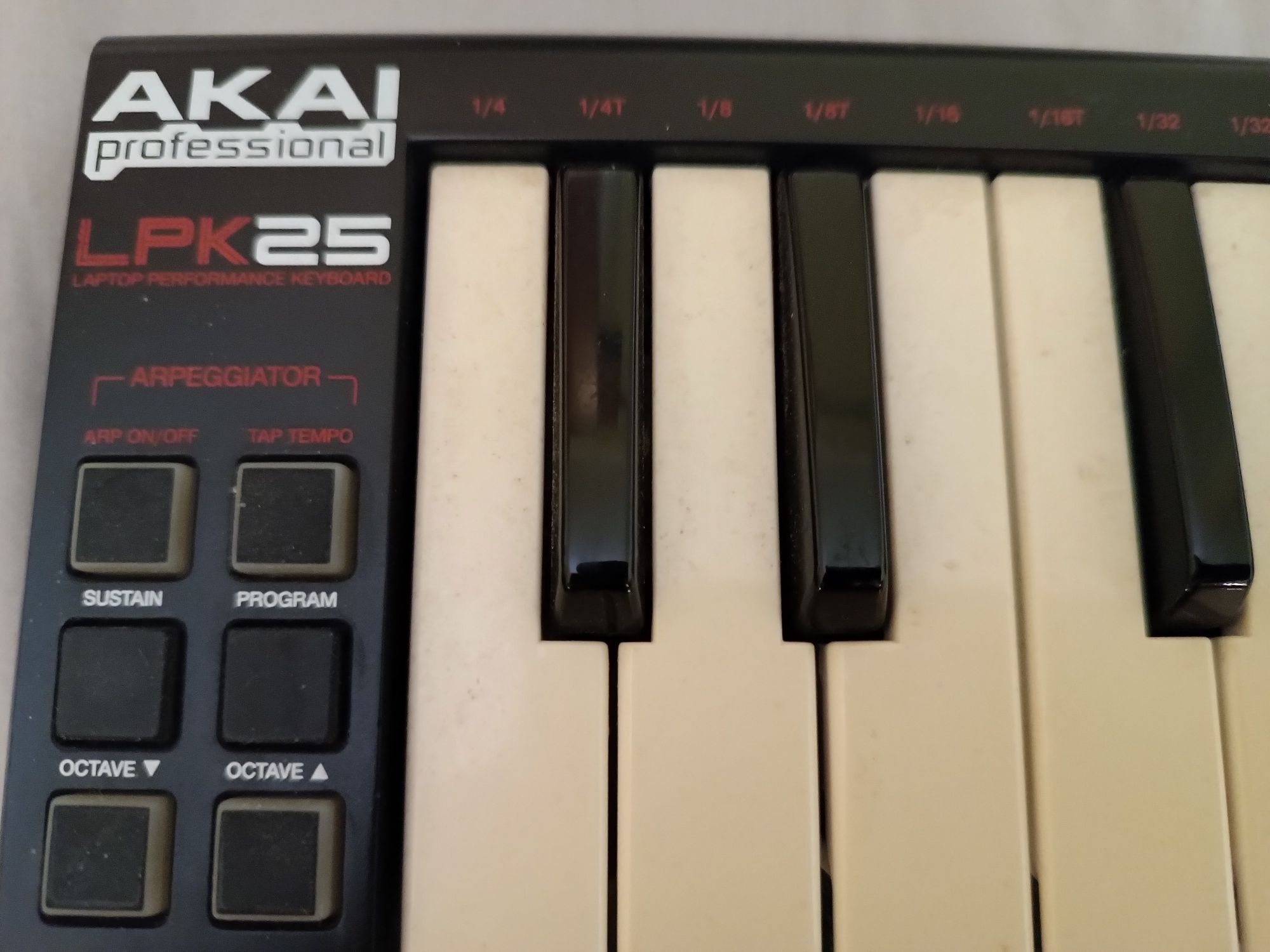 Teclado USB MIDI Akai LPK 25