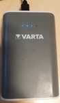 Latarka i Przenośna ładowarka Varta Powerpack 6000 szary Powerbank