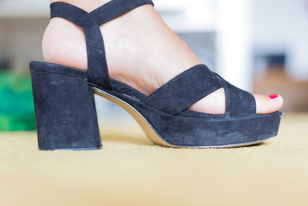 Mtng- Sandálias Pretas com salto 9 cm