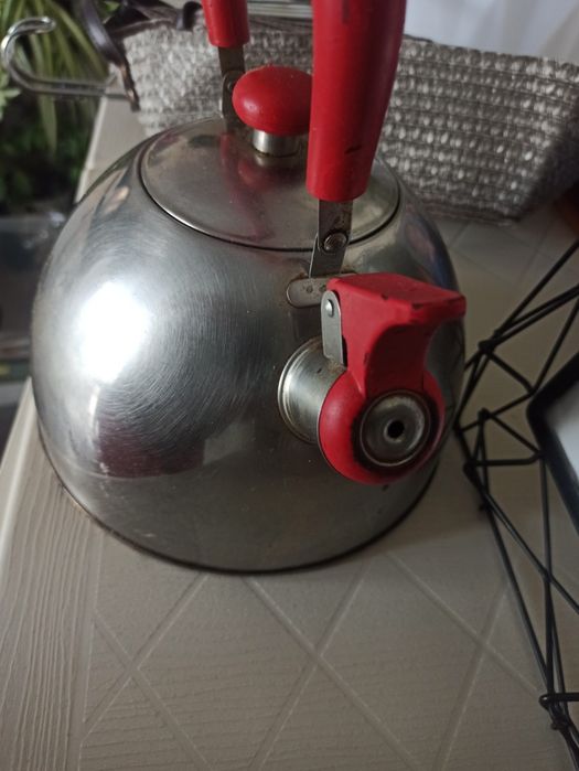 Czajnik   z gwizdkiem 10zł