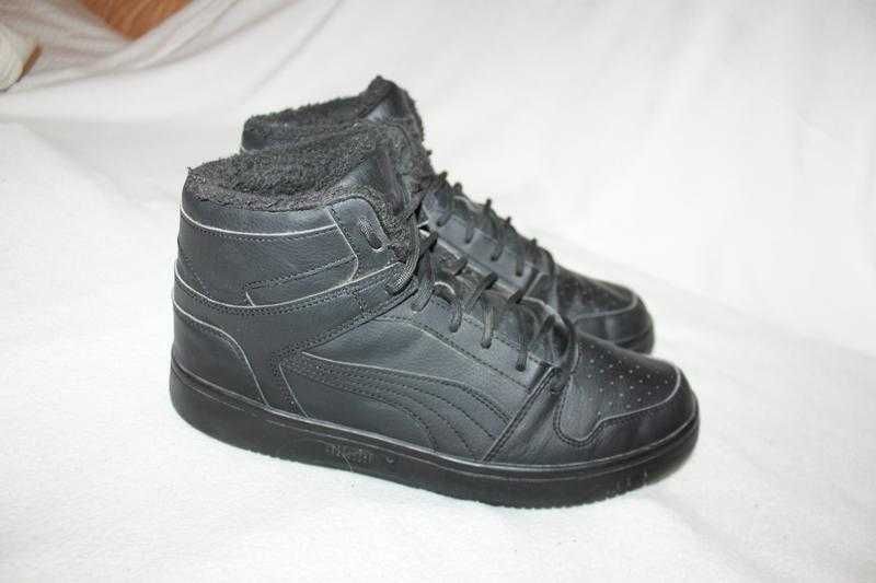 Кроссовки утепленные фирмы puma размера 41 по стельке 26,5 см.