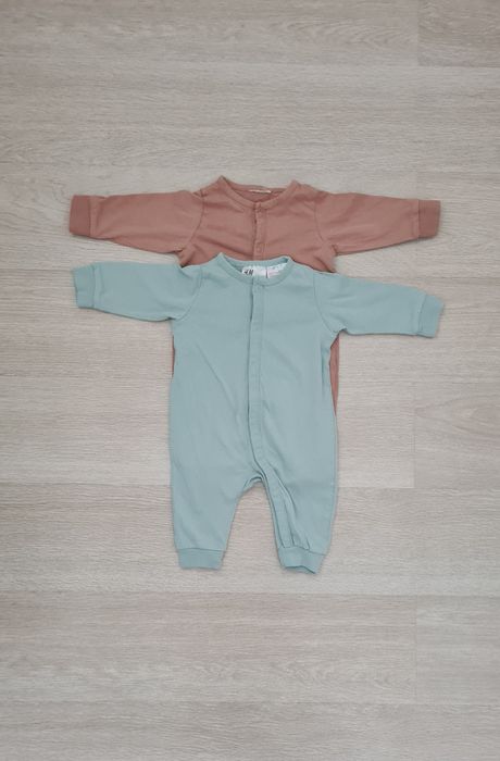 Śpiochy rampers 56 H&M gładkie miętowe brązowe zielone basic bez stóp