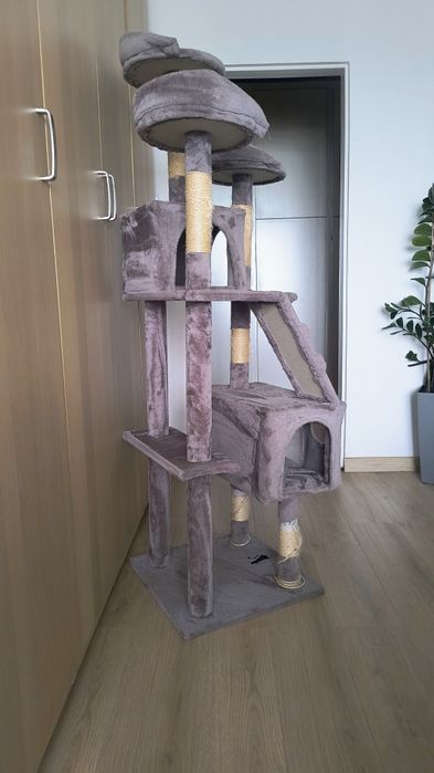 Drapak-domek dla kota