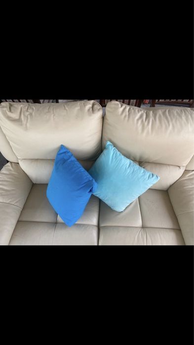 Sofa em pele tres e dois lugares