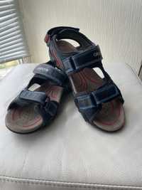 Фірмові дитячі шкіряні сандалі на ліпучках Geox розмір 34