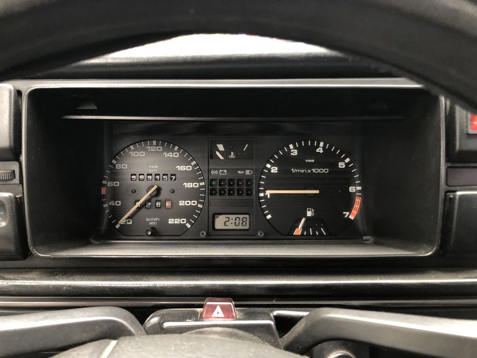 Volkswagen Golf 1.6 бенз 90г