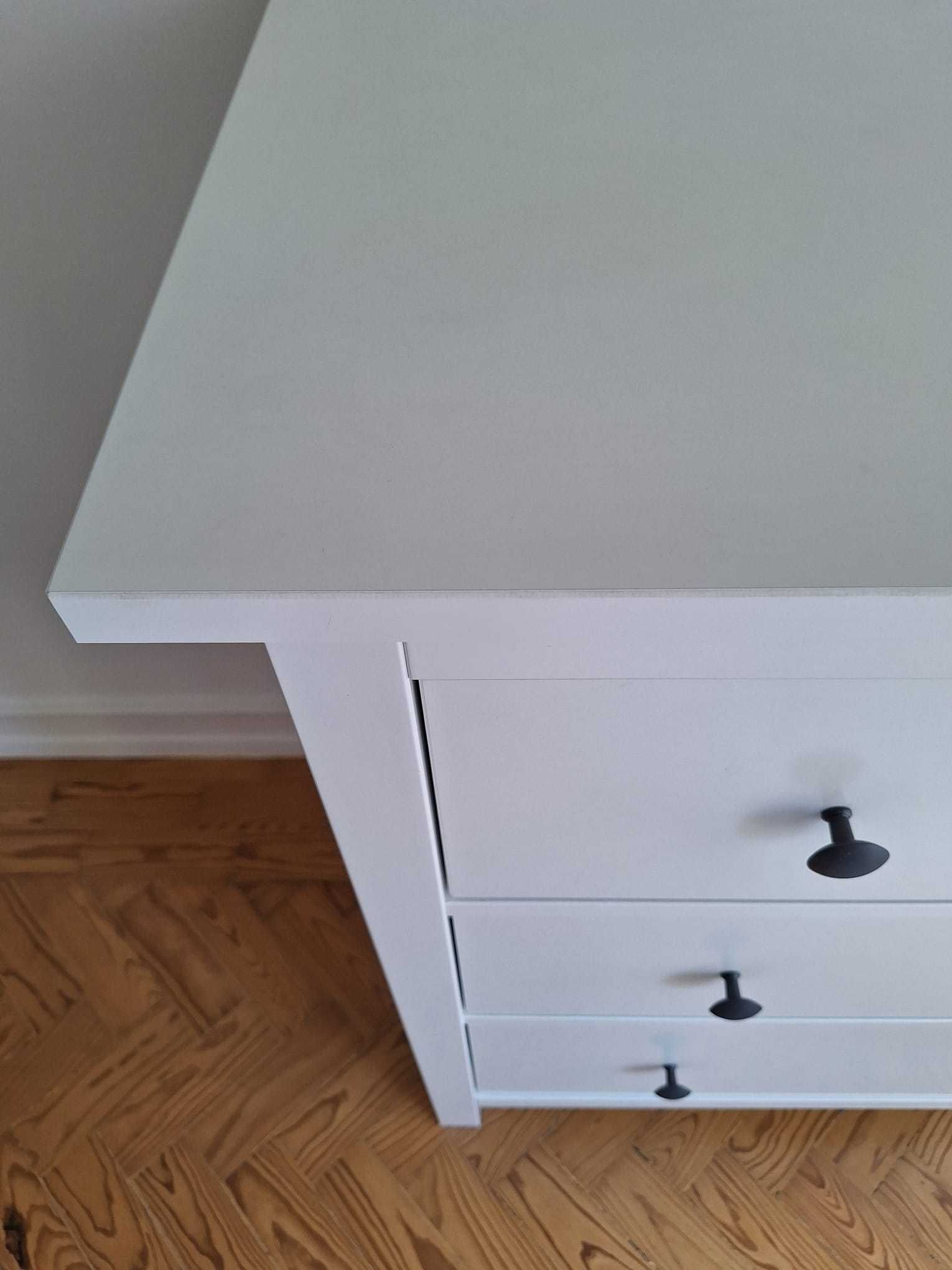 Cómoda Branca Hemnes, como nova