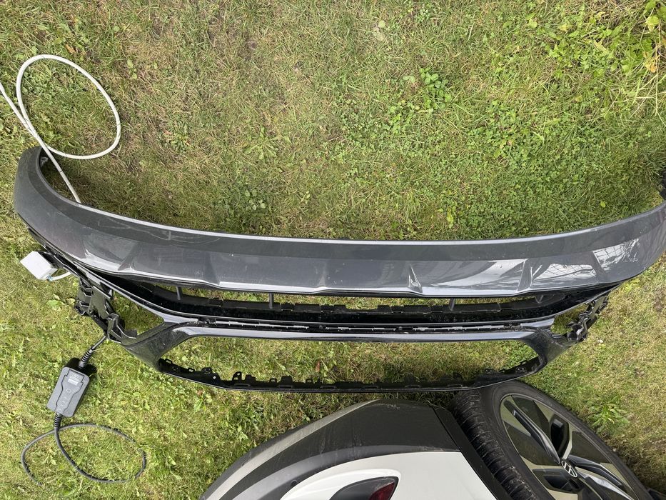 Бампер Audi Q8 e-tron S line в хорошому стані