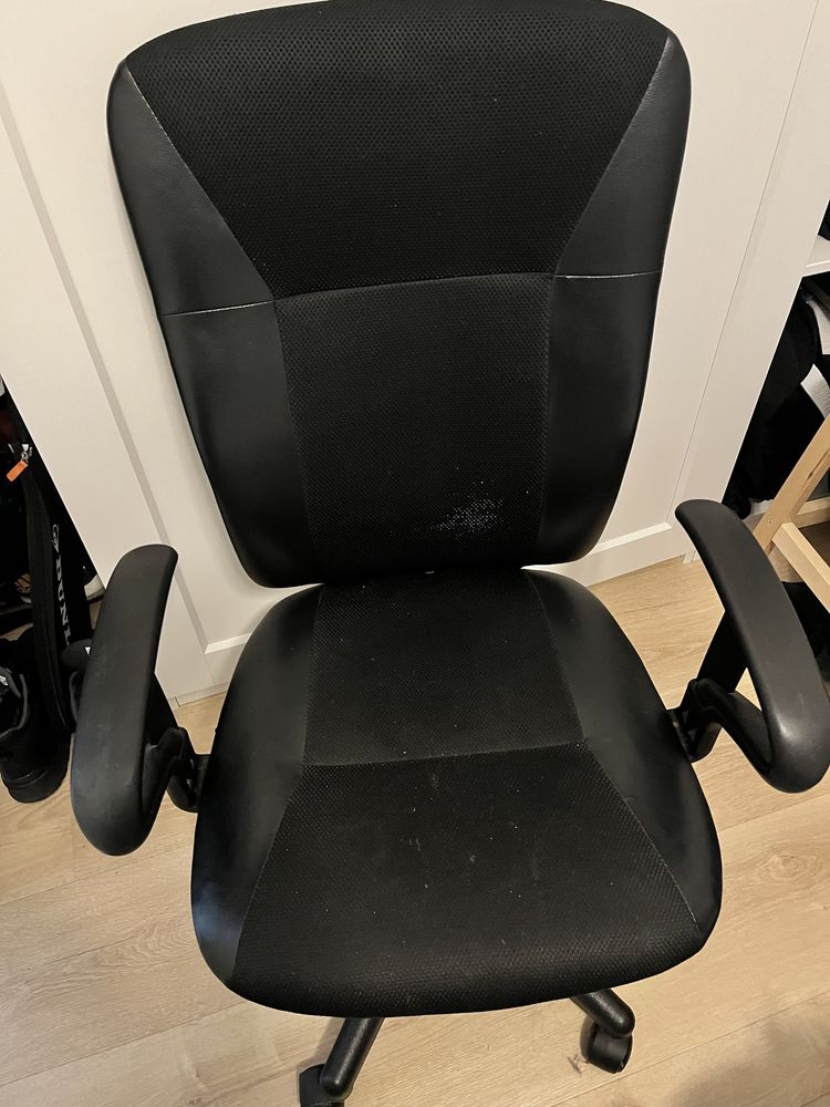 Krzesło czarne Jysk