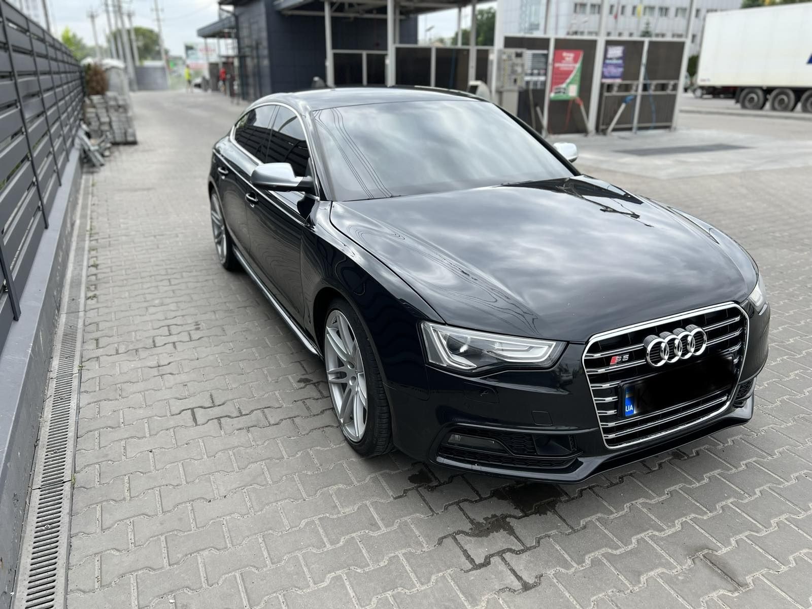 Продам Audi S5    sportback