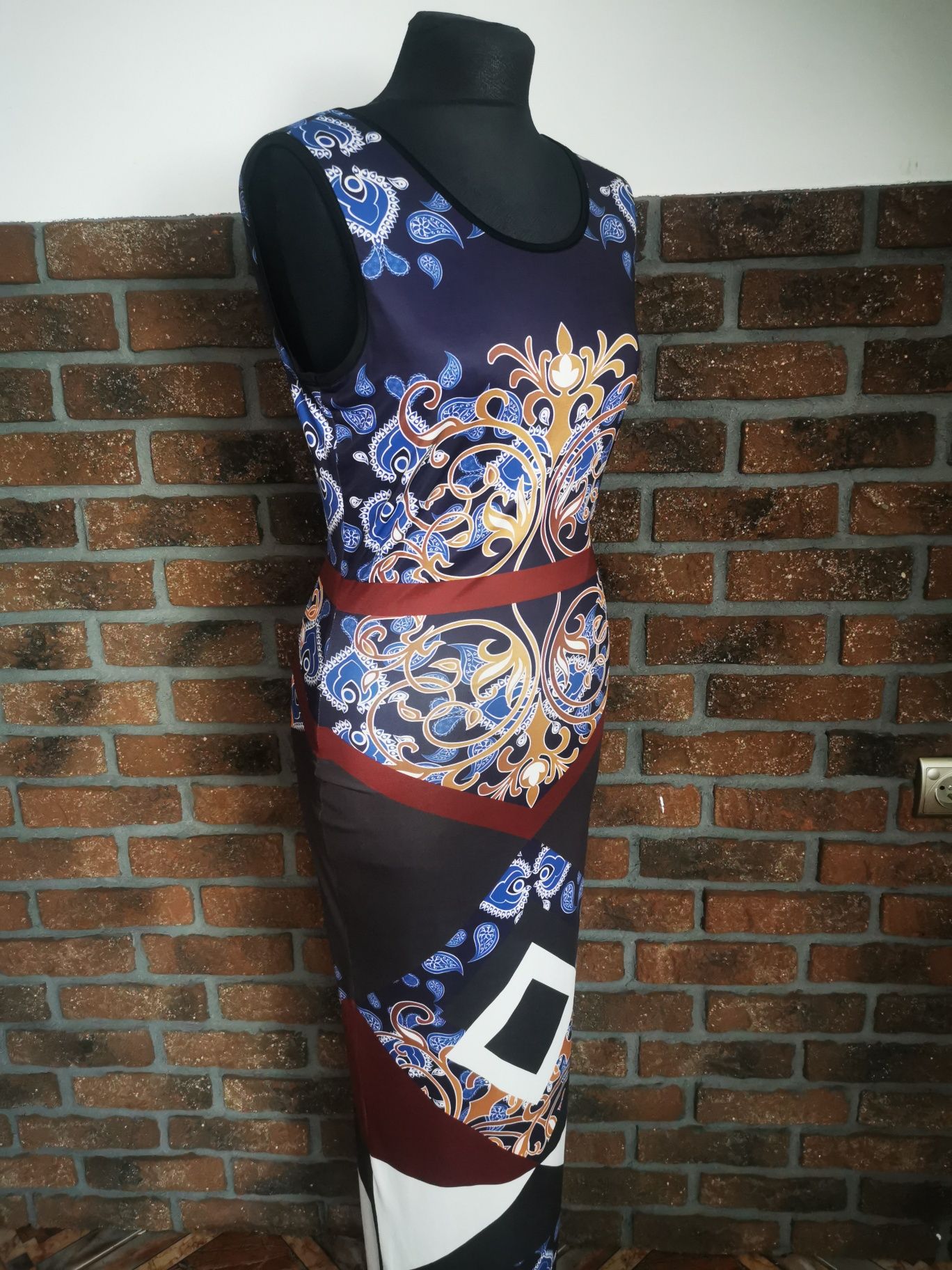 Sukienka Tatu wzory etno folk versace.