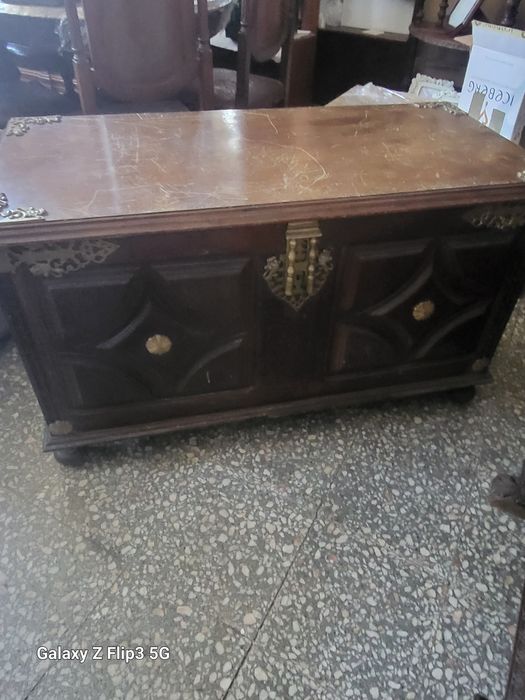 Baú em madeira antigo