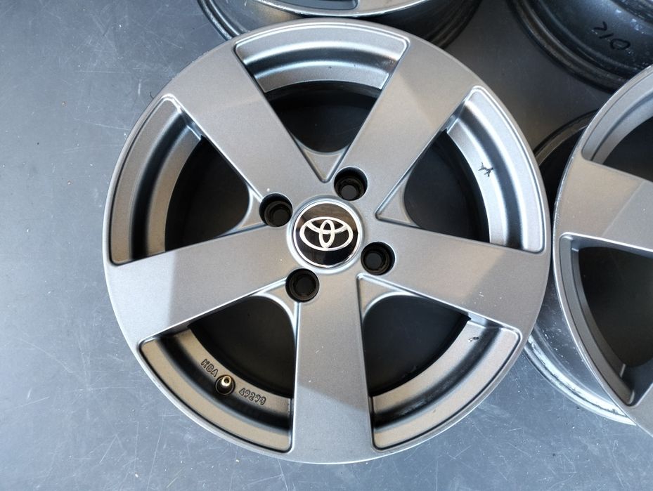 Felgi aluminiowe 15 cali 4x100 et 35 Toyota Yaris