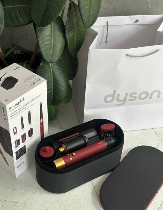 Новий преміальний Dyson HS08 Red Velvet