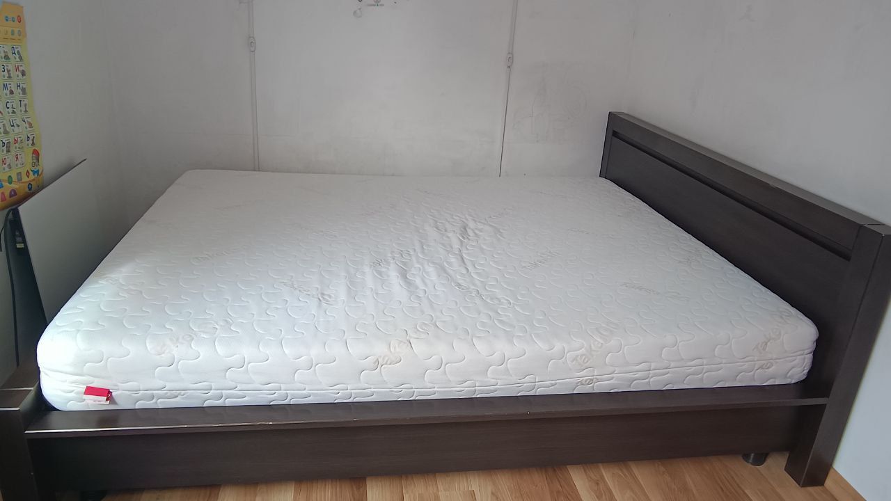Ліжко двоспальне з матрацом  1600х2000