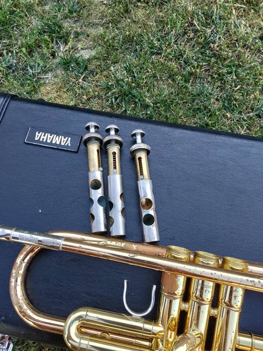 Trąbka Yamaha YTR 4320EG z kufrem i ustnikiem