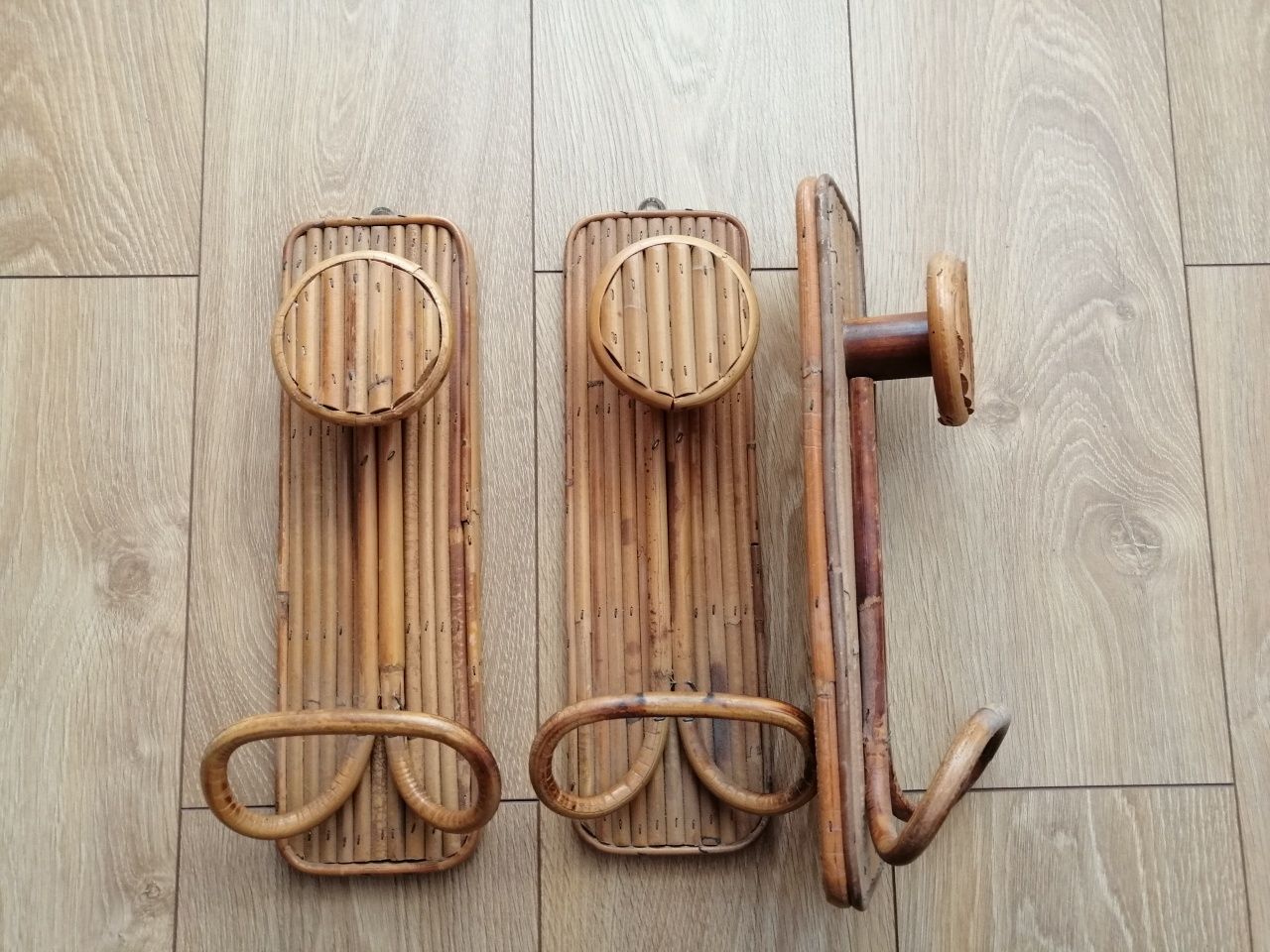 Komplet wieszakow