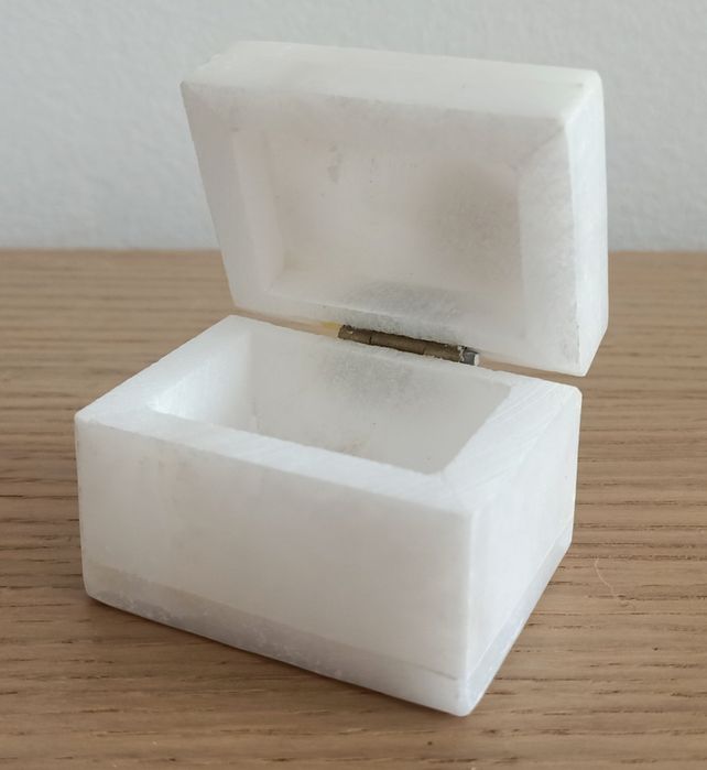 Caixinha guarda jóias em mármore da Índia