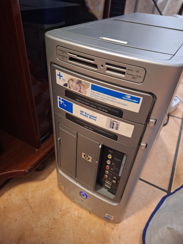 Vendo computador com torre HP