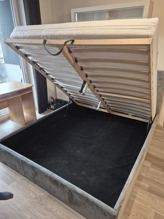 Łóżko ze schowkiem, z materacem
Na sprzedaż oferuję