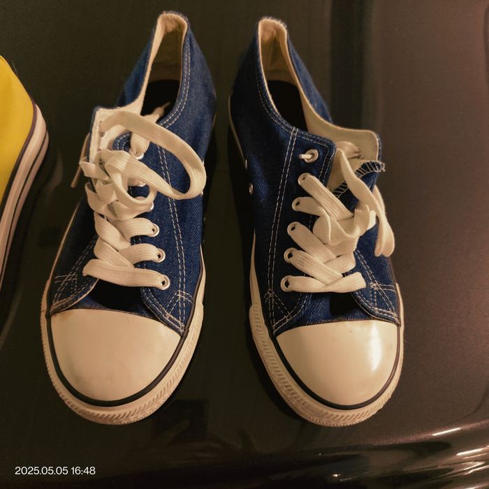 Tenis e malas estado novo