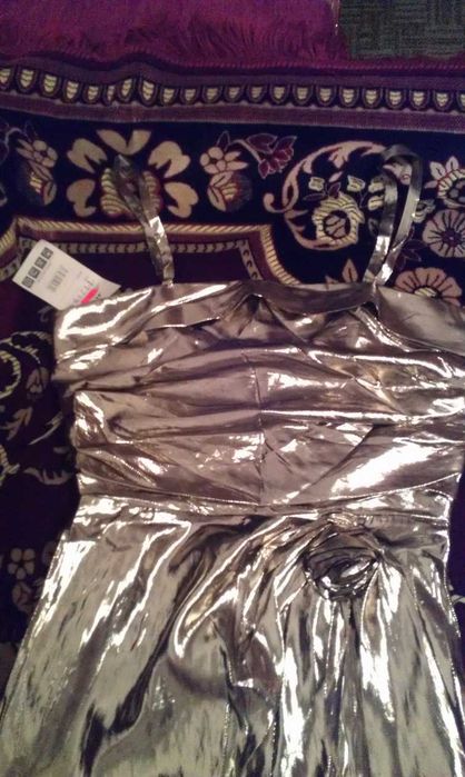 Французське плаття золотого кольору.