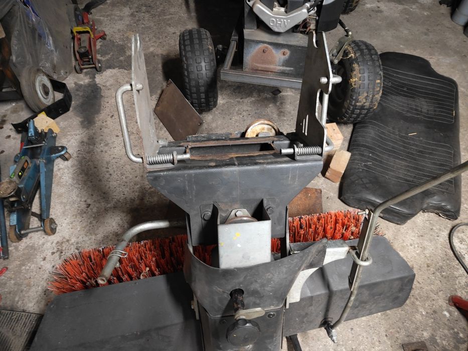 Zamiatarka do traktora Mtd