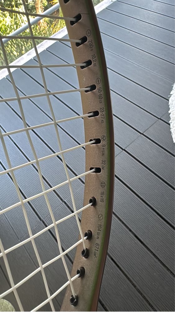 Raquete wilson blade 104 V8