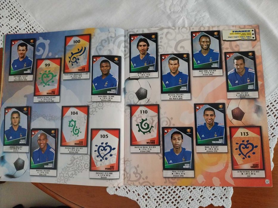 Caderneta UEFA Euro 2004, Futebol, Panini, com mais de 200 cromos