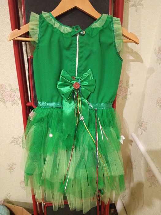 Продам дитячу новорічну сукню "Ялинка" на 6-7 років. Всього один раз