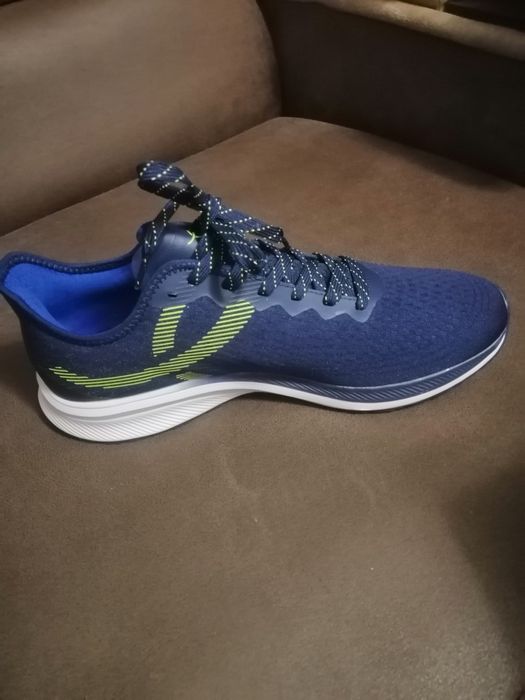 Чоловічі кросівки великого розміру