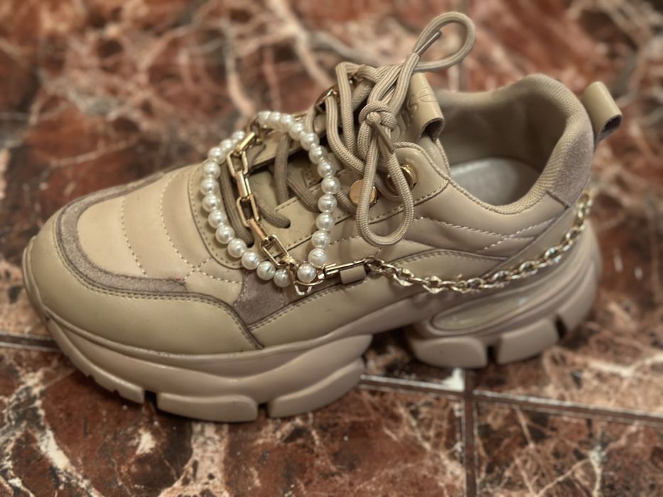 Кросівки шкіряні бежеві Estro