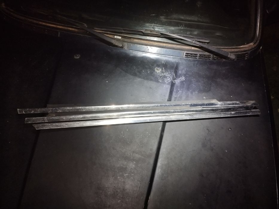 Молдинг скла хром є 30